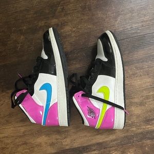 Nike Jordan 1 Mid Cyber Active Fuchsia. Size 6 youth/7.5 W